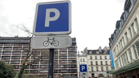 Un parking proposant des stationnements vélo.