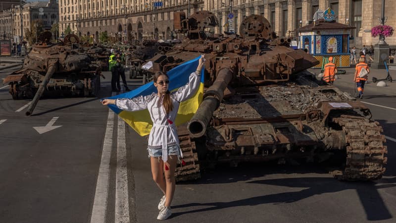Kiev exhibe des chars russes détruits sur le front pour célébrer le Jour de l'Indépendance