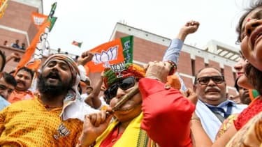 Des partisans du BJP, le parti du Premier ministre indien Narendra Modi, fêtent le résultat des votes aux législaties, le 23 mai 2019 à New Delhi