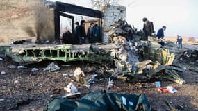 Des débris du Boeing 737 de la compagnie Ukraine International Airlines qui s'est écrasé le 8 janvier 2020 peu après son décollage de Téhéran (Iran)