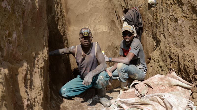 Mine de coltan, minerai utilisé dans les smartphones, au Congo.