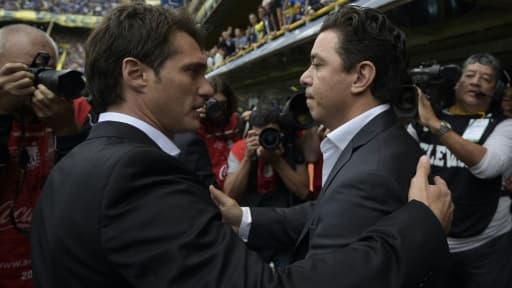 Accolade entre les coaches de Boca Juniors Guillermo Barros Schelotto et de River Plate Marcelo Gallardo à La Bombonera, le 24 avril 2016 Accolade entre les coaches de Boca Juniors Guillermo Barros Schelotto et de River Plate Marcelo Gallardo à La Bombonera, le 24 avril 2016