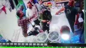 Les images de caméra de surveillance montrant l'agression au yaourt de deux femmes iraniennes par un homme