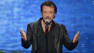 Johnny Hallyday chante lors du Téléthon en 2012.