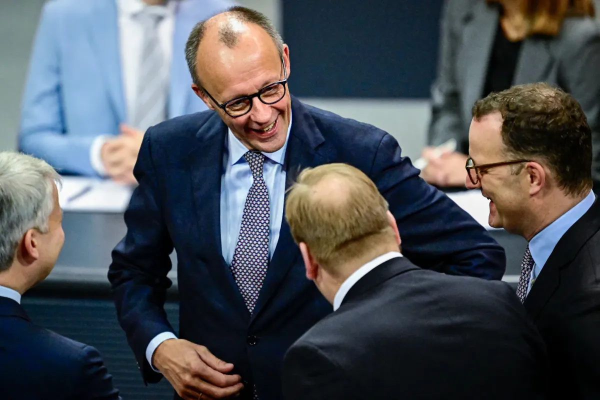 Malgré une fronde des jeunes, Friedrich Merz réussit à faire passer sa  réforme pour préserver les retraités