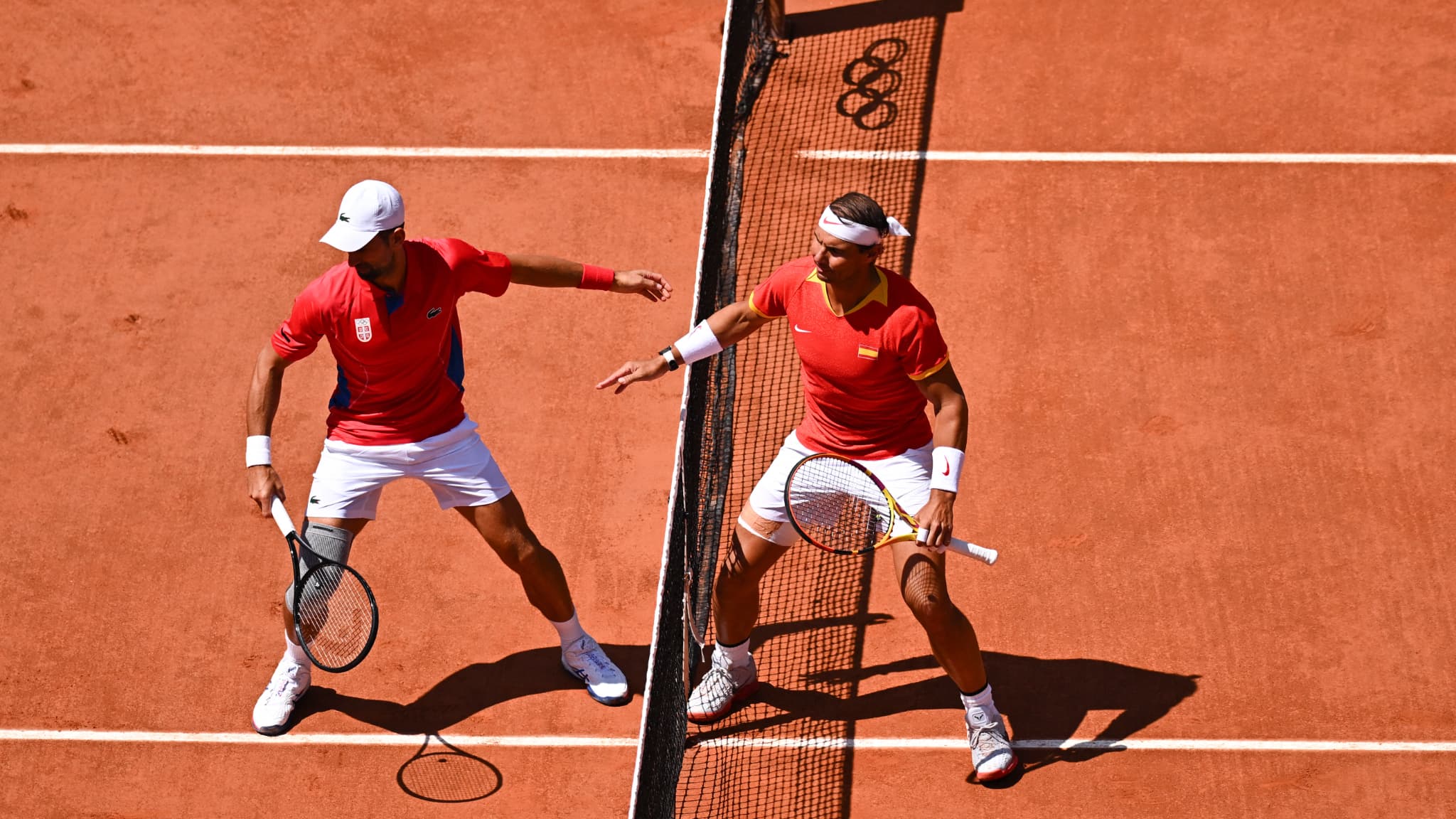 Novak Djokovic et Rafael Nadal à Roland Garros pour les Jeux olympiques. Novak Djokovic et Rafael Nadal à Roland Garros pour les Jeux olympiques.