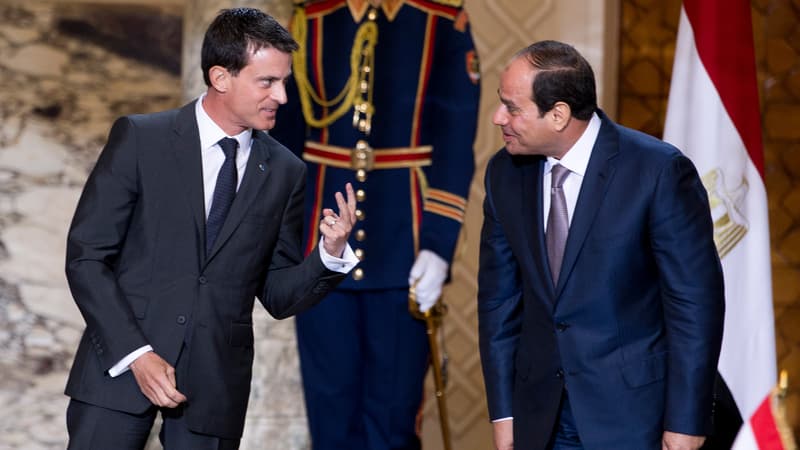 Manuel Valls et le président égyptien Abdel Fattah al-Sissi, le 10 octobre, au Caire, en Egypte. 