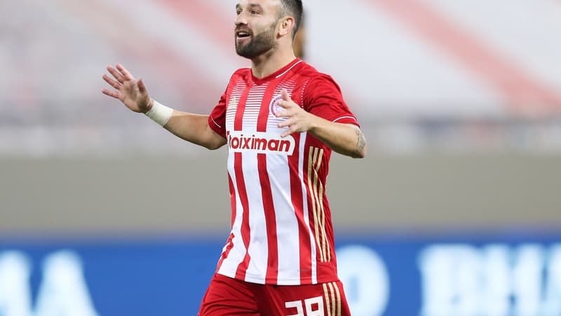 Grèce: Valbuena prolonge d’un an à l’Olympiacos