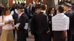 Les pilotes d'Air France manifestent près de l'Assemblée nationale à Paris, le 23 septembre 2014.