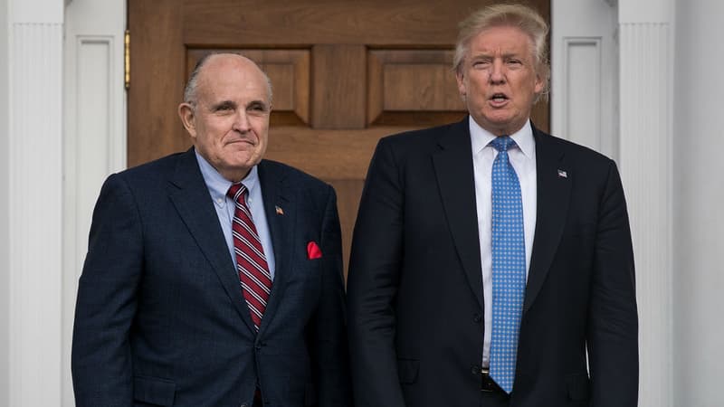 L'ancien maire de New York Rudy Giuliani aux côtés de Donald Trump à Bedminster, le 20 novembre 2016