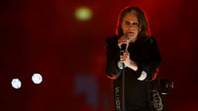 Le chanteur britannique Ozzy Osbourne lors de la cérémonie de clôture des Jeux du Commonwealth à Birmingham le 8 août 2022.