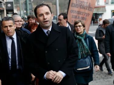 Benoît Hamon lors d'un déplacement à Arcueil, en région parisienne, le 6 février 2017.