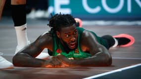 Mathias Lessort crie de douleur après sa terrible blessure lors du match Panathinaïkos-Baskonia (104-69, Euroligue), le 19 décembre 2024