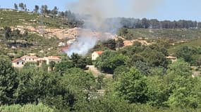 Départ de feu de forêt aux Pennes-Mirabeau.