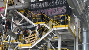 Les "Faucheurs volontaires" ont fait irruption dans l'usine Monsanto de Trèbes