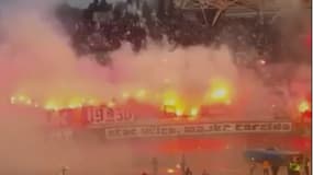 Des dizaines de fumigènes allumés par les ultras d'Hajduk Split