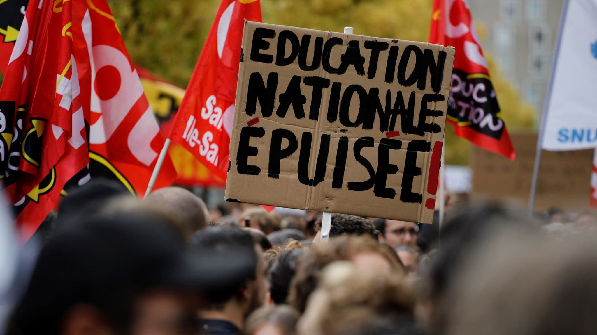 "J'ÉTAIS EN TRAIN DE SOMBRER": USÉS ET FATIGUÉS PAR LEUR MÉTIER, DES DIRECTEURS D'ÉCOLE TÉMOIGNENT