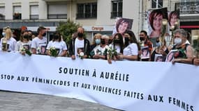 Participants à la marche blanche, le 12 juin 2021 à Douai, après la mort d'Aurélie L, 33 ans, tuée par son concubin.
