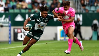 L'ailier de la Section Paloise, Théo Attisogbe, lors de la victoire face au Stade Français en Top 14
