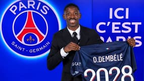 Ousmane Dembélé lors de sa signature au PSG jusqu'en 2028