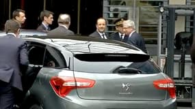 François Hollande effectue une visite surprise dans les locaux de l'entreprise vente-privée.com.