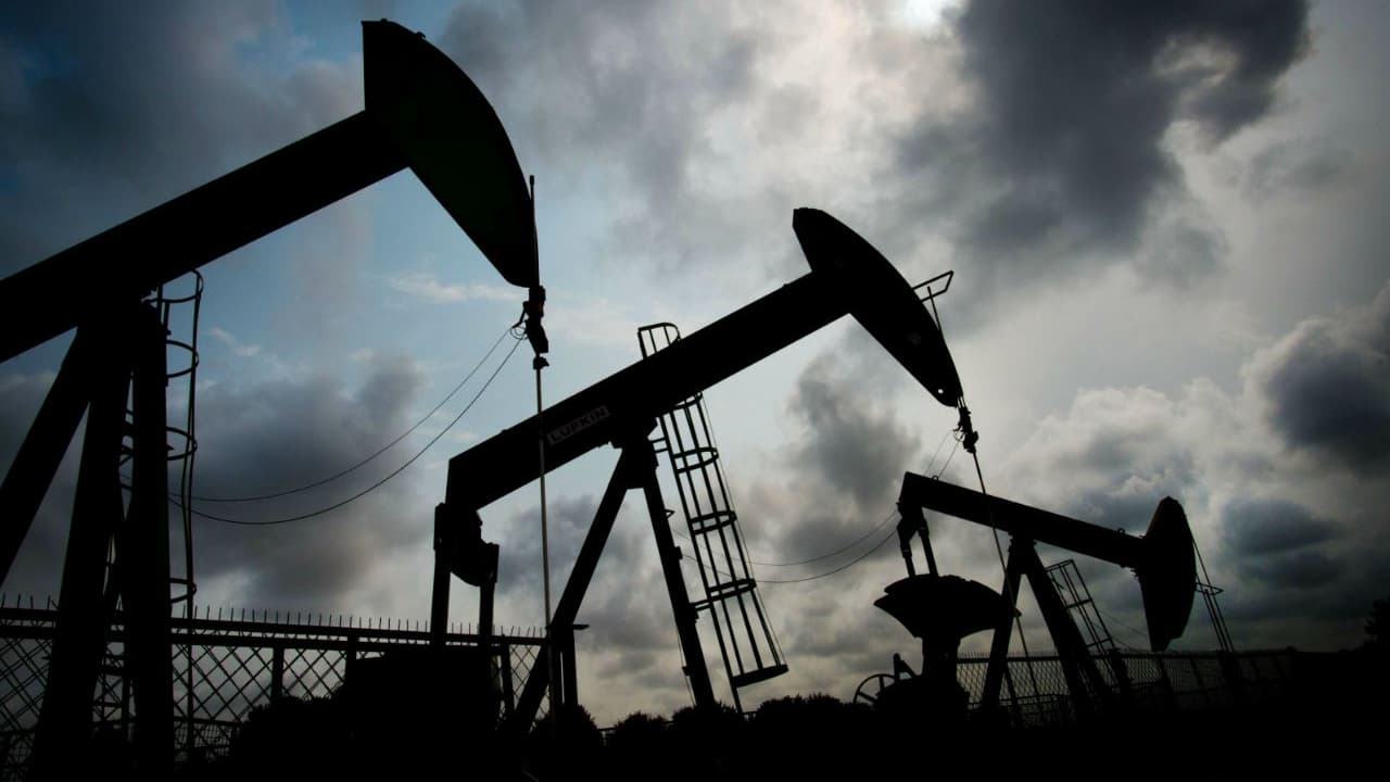 Les stocks de pétrole baissent plus vite que prévu aux Etats-Unis