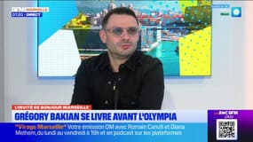 "Apporter sa sensibilité": le chanteur Grégory Bakian évoque ses reprises de Charles Aznavour