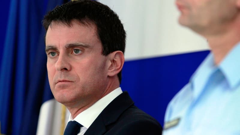 Le ministre de l'Intérieur Manuel Valls, ici le 7 décembre 2013 à Ajaccio, a envoyé aux préfets sa circulaire visant à interdire les spectacles de Dieudonné.
