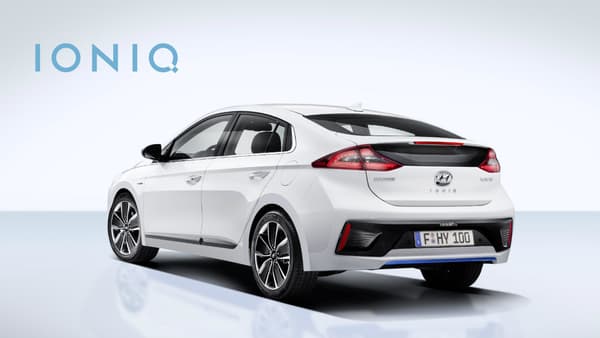 La Hyundai Ioniq concurrencera directement la Toyota Prius.
