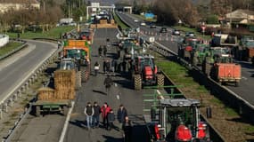 Les manifestants sur l'autoroute A64, janvier 2024 