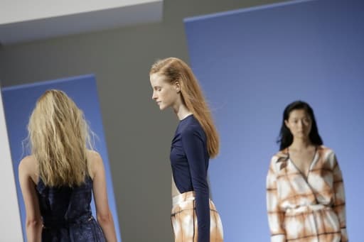 Des mannequins défilent pour le créateur américain Thakoon à New York, le 13 septembre 2015 Des mannequins défilent pour le créateur américain Thakoon à New York, le 13 septembre 2015
