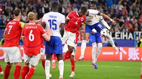 Le choc entre Kevin Danso et Kylian Mbappé lors de France-Autriche (1-0, Euro), le 17 juin 2024