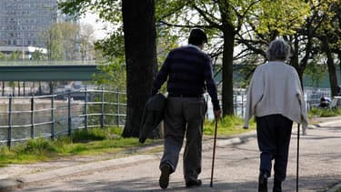La réforme des retraites en France focalise l'attention de l'Union européenne au point d'irriter Paris, mais elle constitue l'un des principaux leviers de redressement des comptes publics sur la durée. Une augmentation graduelle de l'âge légal de départ à