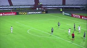Un Colombien invente la frappe parallèle au but