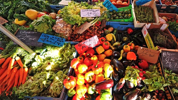 Récupérer les fruits et légumes "moches" pour les revendre à des prix attractifs, c'est la solution de l’entreprise "Les gueules cassées" pour réduire le gaspillage alimentaire. (Photo d'illustration).