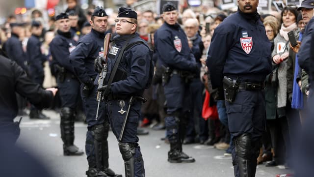Les Français rendent hommage aux policiers