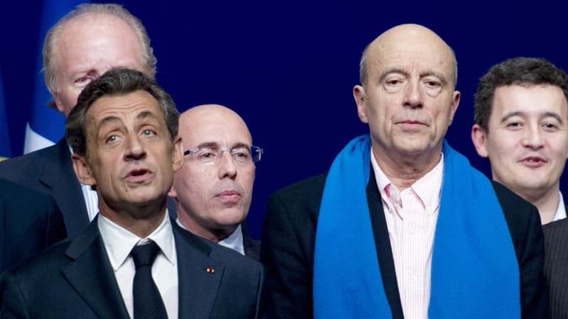 Nicolas Sarkozy et Alain Juppé lors du Conseil national de l'UMP à la Mutualité à Paris le 7 février 2014.