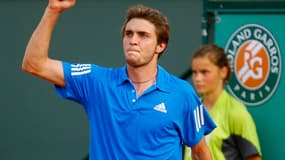 Vainqueur de son duel franco-français, Simon affrontera Mardy Fish samedi au 3e tour