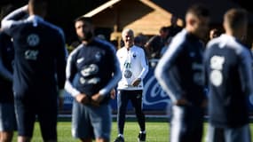 Didier Deschamps tout sourire à l'entraînement
