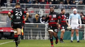 Demba Ba et Hamza Kaabeche lors de Lyon-Bayonne en Top 14, le 28 décembre 2019