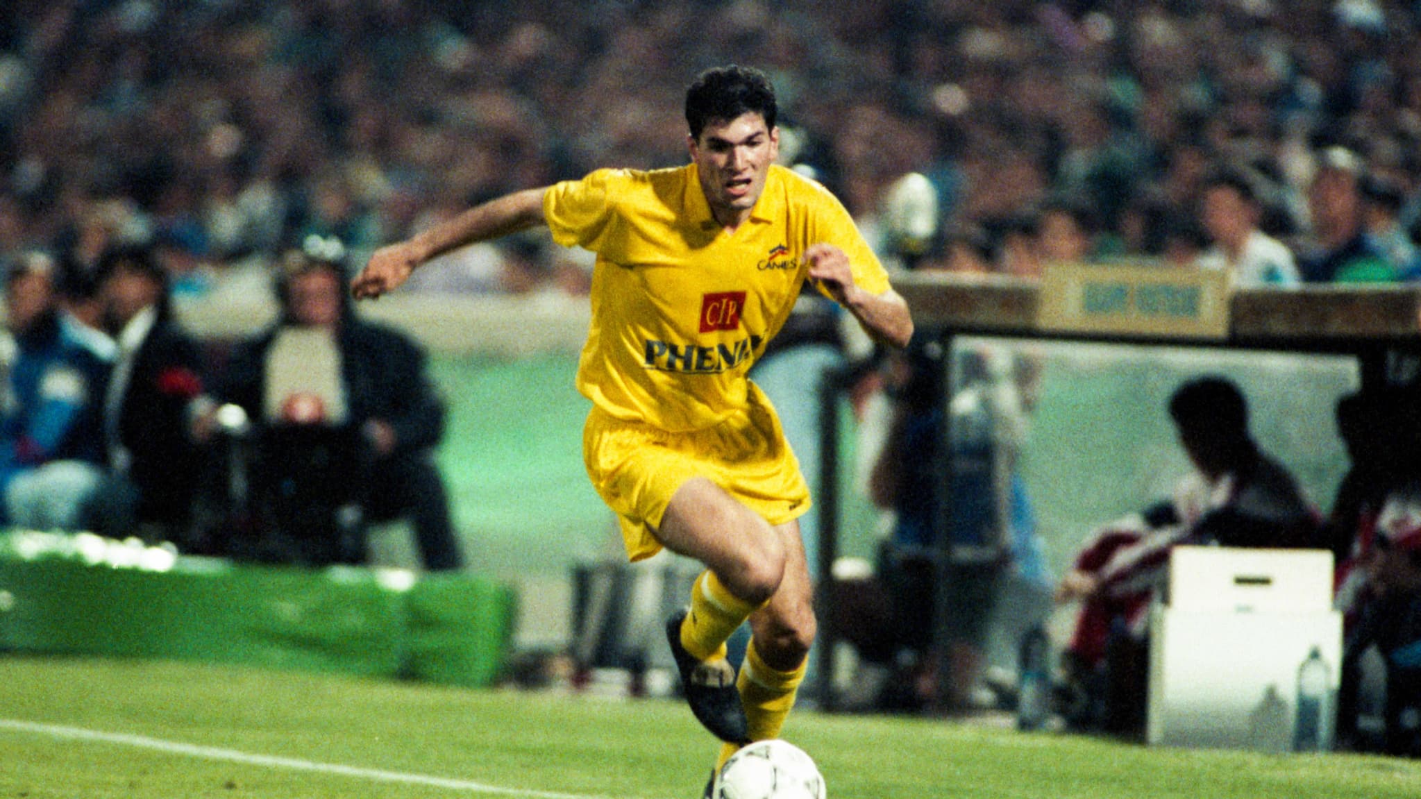 Zinédine Zidane avec l'AS Cannes face à l'OM le 25 avril 1992 au stade Vélodrome