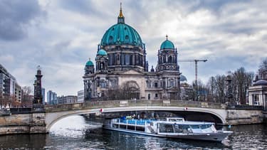 Berlin assouplit sa politique d'encadrement des locations temporaires.