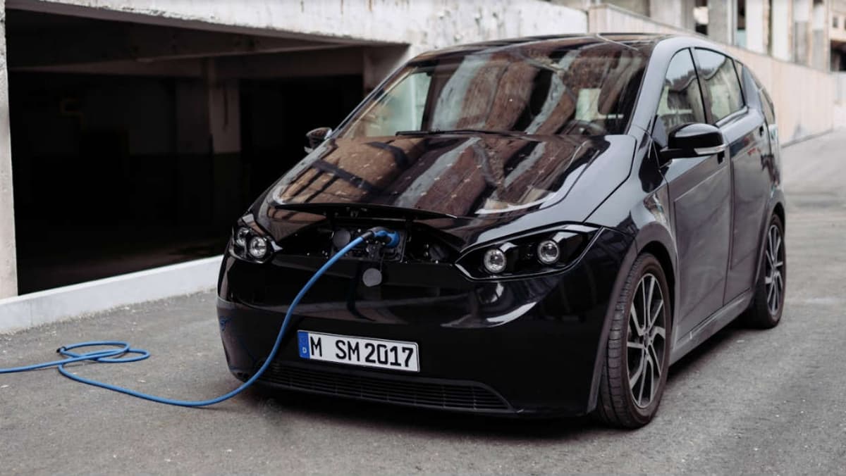 Cette Voiture électrique Se Recharge Aussi Grâce à Ses Panneaux Solaires