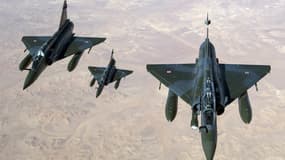 Un Mirage 2000 français a abattu un dépôt d'armement français en Syrie.