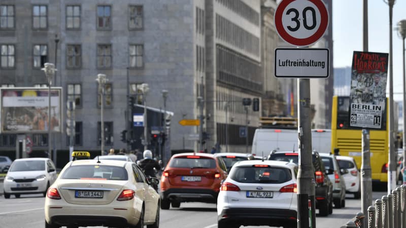 Les diesel de normes Euro 0 à 5, soit ceux de plus de trois ou quatre ans, ne pourront plus emprunter 15 kilomètres de rues de Berlin dès avril 2019.