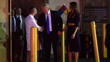 Donald Trump sort de l'hôpital MedStar après avoir rendu visite à l'élu blessé, le 14 juin, à Washington.