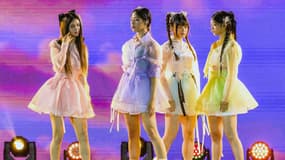 Le groupe de K-pop NewJeans, lors d'un concert à Seoul, le 21 mai 2024.
