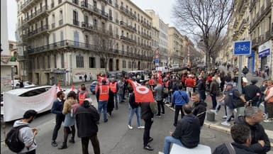Des manifestants à Marseille, ce 21 mars 2023.