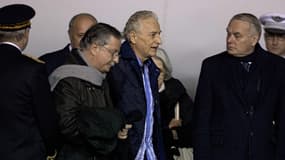 Francis Collomp à la descente de l'avion à Villacoubaly ce lundi à 6h10.