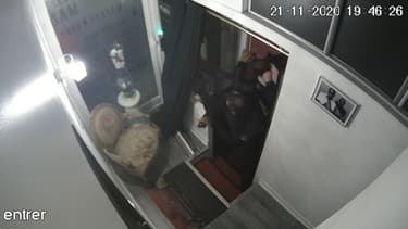 Les images de vidéosurveillance montrant l'interpellation violente du producteur de musique.